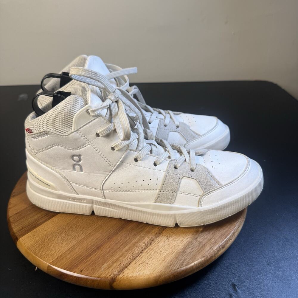 On The Roger Clubhouse Women’s Shoes Size 7.5 White Sand casual comfort running